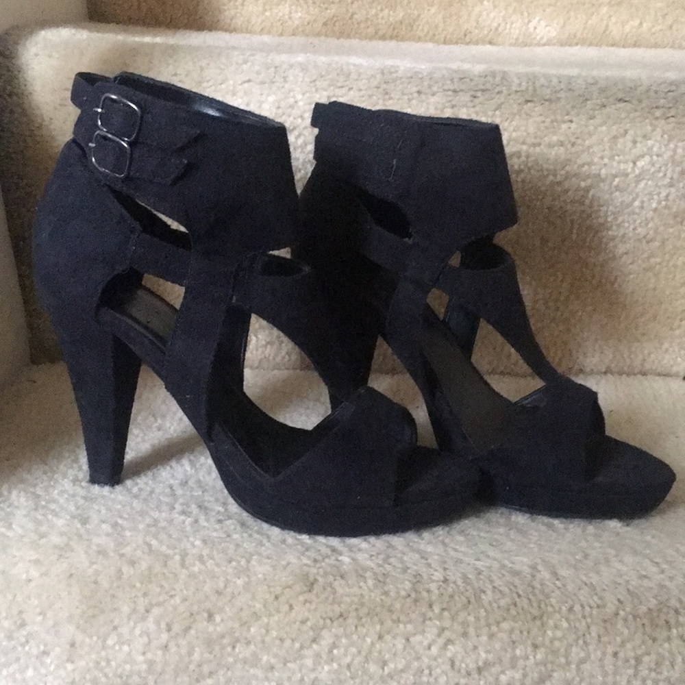 BLACK SUEDE CUT OUT HEELS
